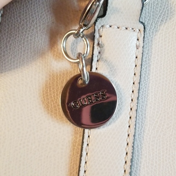 Authentic GUESS - Picture 7 of 7